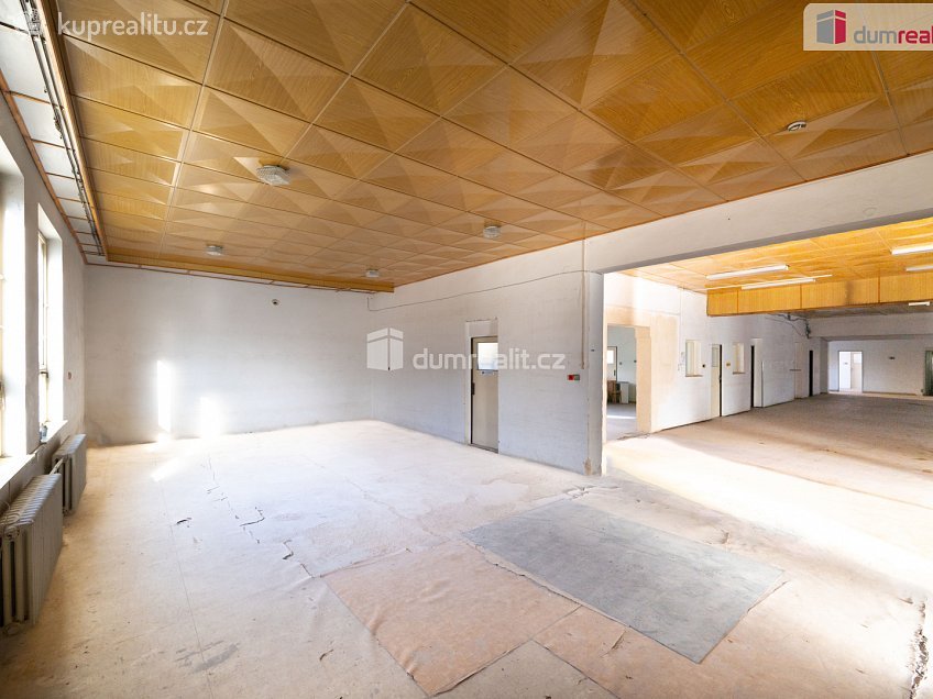 Pronájem  výrobních prostor 1895 m^2 Vacov, Vacov 