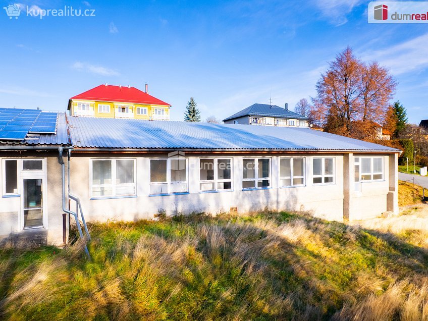 Pronájem  výrobních prostor 1895 m^2 Vacov, Vacov 