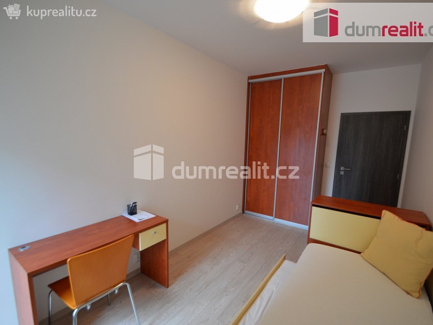 Pronájem bytu 3+kk 70 m^2 U Mlýnského kanálu, Praha 8 