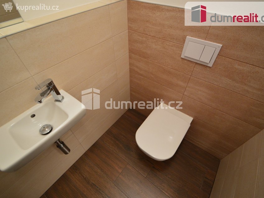 Pronájem bytu 3+kk 70 m^2 U Mlýnského kanálu, Praha 8 