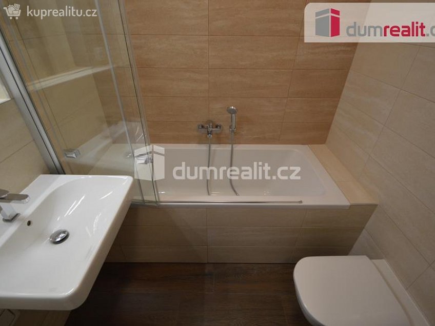 Pronájem bytu 3+kk 70 m^2 U Mlýnského kanálu, Praha 8 