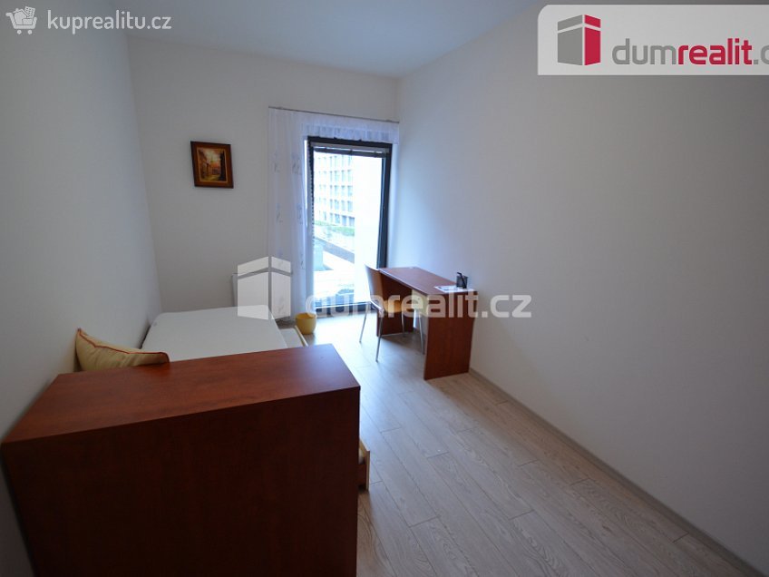 Pronájem bytu 3+kk 70 m^2 U Mlýnského kanálu, Praha 8 