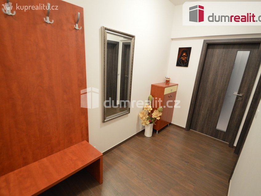 Pronájem bytu 3+kk 70 m^2 U Mlýnského kanálu, Praha 8 