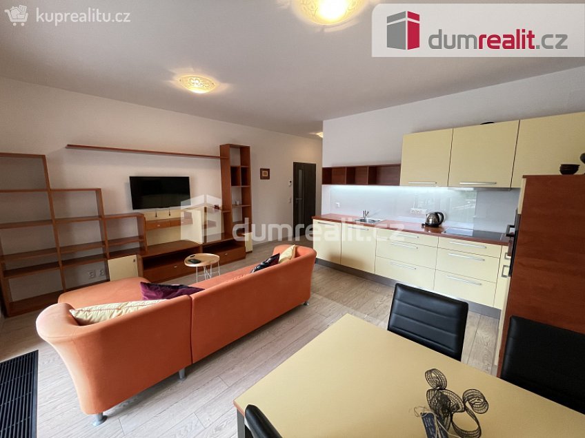 Pronájem bytu 3+kk 70 m^2 U Mlýnského kanálu, Praha 8 