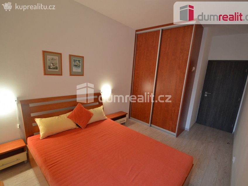 Pronájem bytu 3+kk 70 m^2 U Mlýnského kanálu, Praha 8 