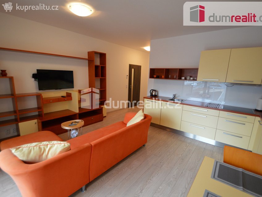 Pronájem bytu 3+kk 70 m^2 U Mlýnského kanálu, Praha 8 