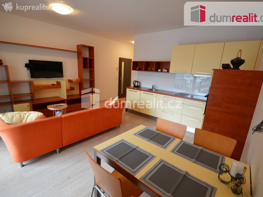 Pronájem bytu 3+kk 70 m^2 U Mlýnského kanálu, Praha 8 