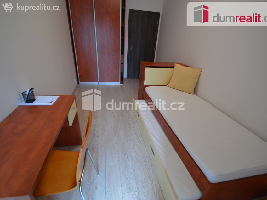 Pronájem bytu 3+kk 70 m^2 U Mlýnského kanálu, Praha 8 