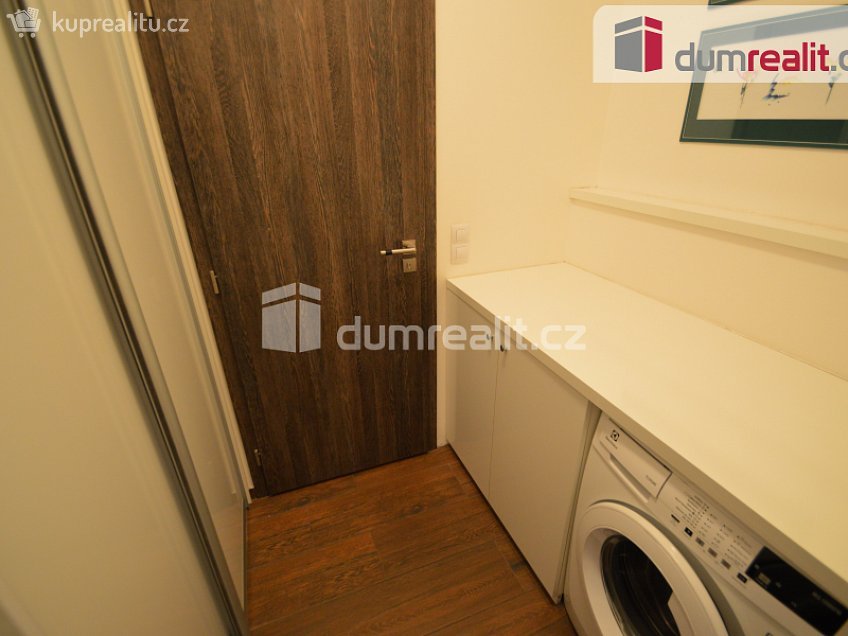 Pronájem bytu 3+kk 70 m^2 U Mlýnského kanálu, Praha 8 