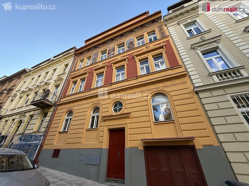 Pronájem bytu 1+kk 25 m^2 Na Skalce, Praha 5 