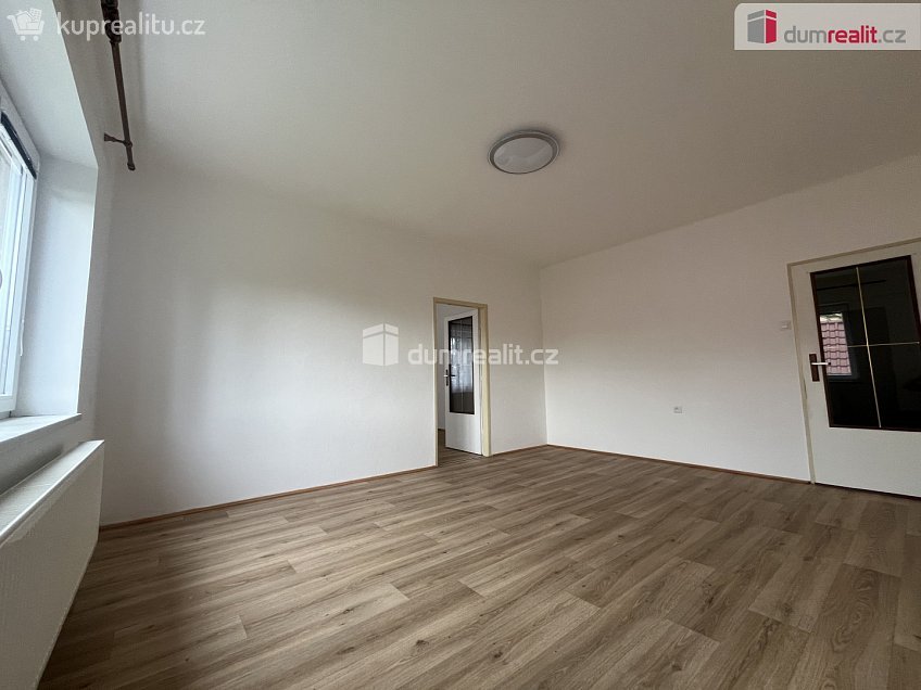 Pronájem bytu 2+1 70 m^2 Na Průhoně, Velvary 