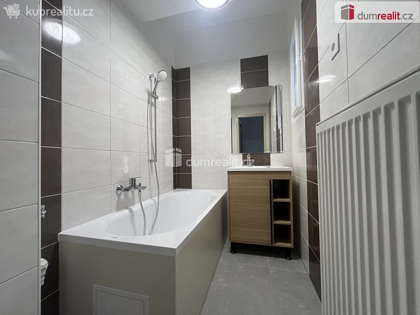 Pronájem bytu 2+1 70 m^2 Na Průhoně, Velvary 