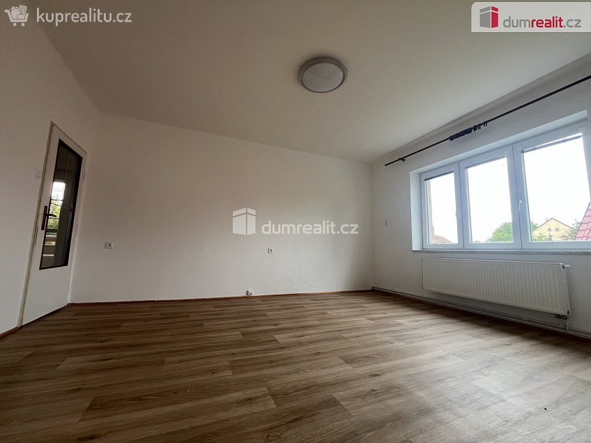 Pronájem bytu 2+1 70 m^2 Na Průhoně, Velvary 