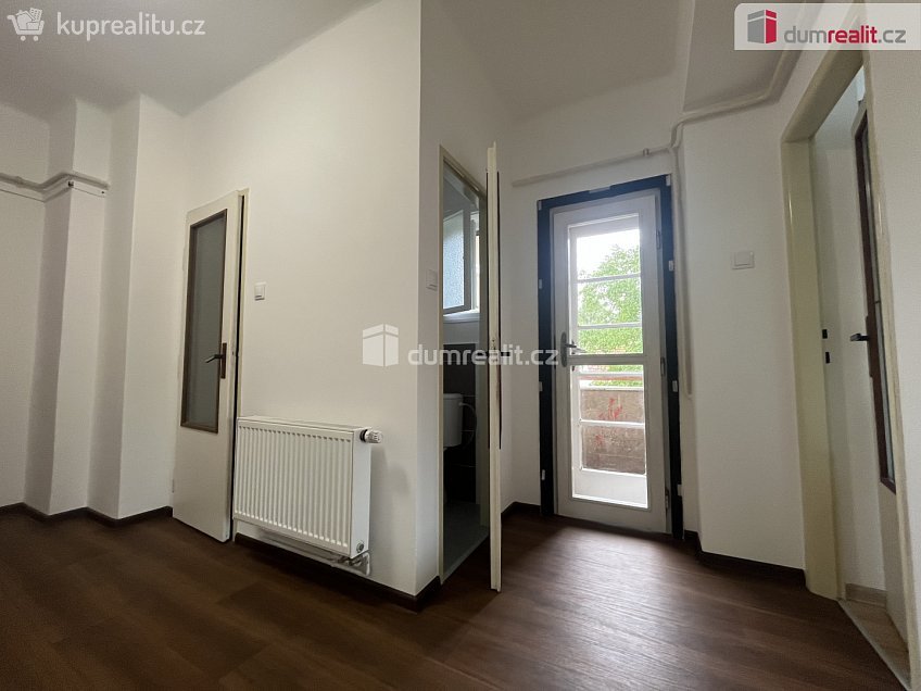 Pronájem bytu 2+1 70 m^2 Na Průhoně, Velvary 