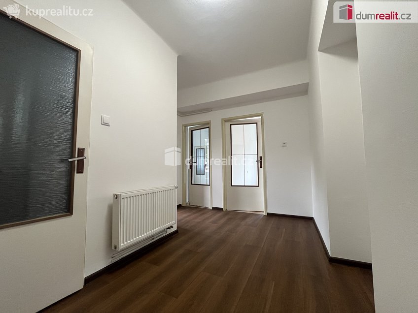 Pronájem bytu 2+1 70 m^2 Na Průhoně, Velvary 