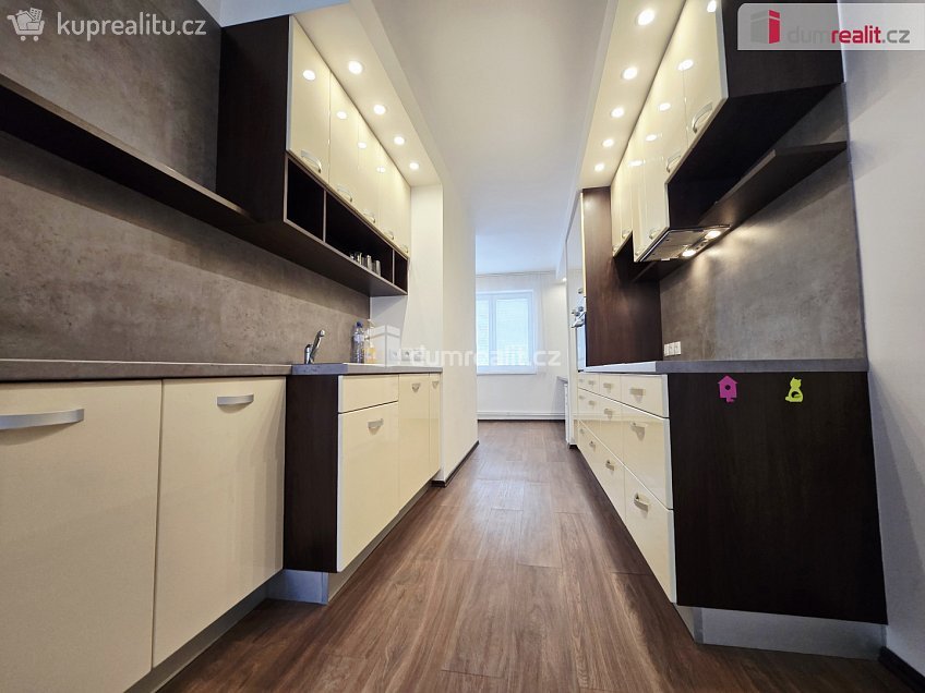 Pronájem bytu 3+kk 77 m^2 U vojenské nemocnice, Praha 6 