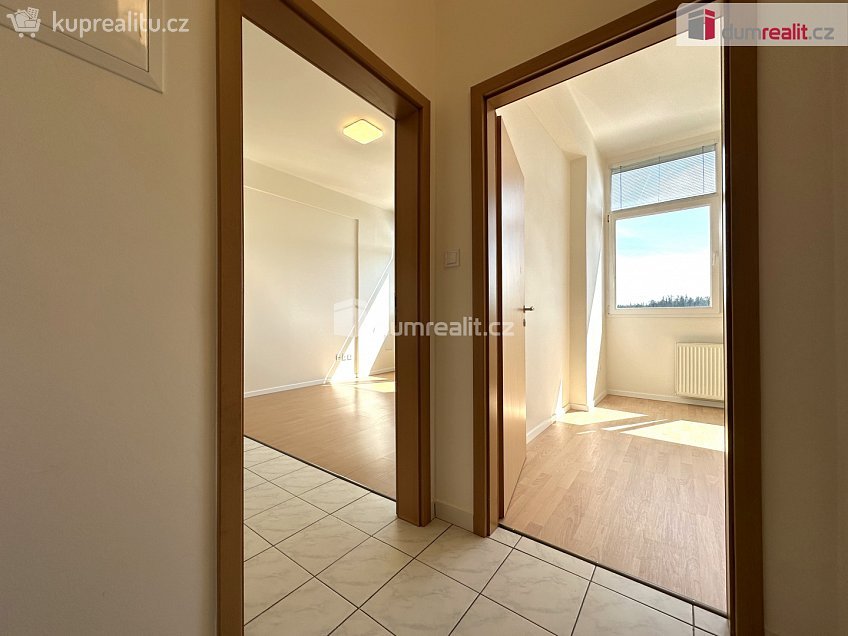 Pronájem bytu 2+kk 35 m^2 náměstí Míru, Zruč nad Sázavou 