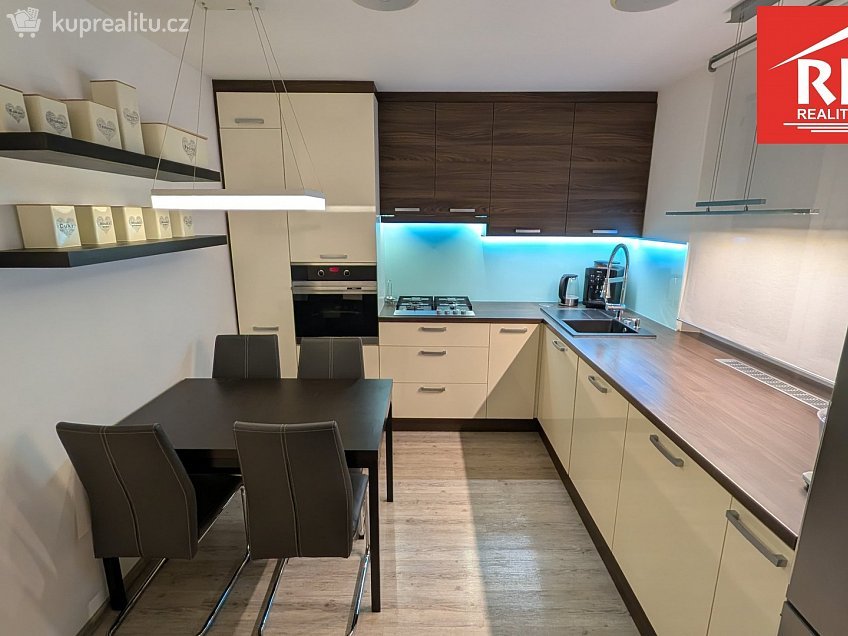 Prodej bytu 4+1 76 m^2 Hrnčířská 2141, Cheb 