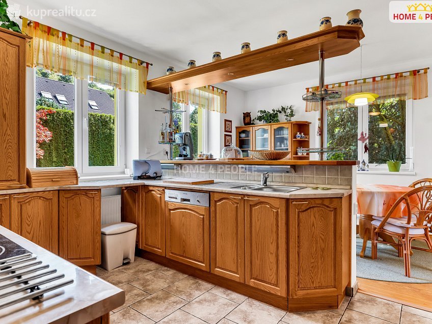 Prodej  rodinného domu 270 m^2 Na Vyhlídce, Hradec nad Moravicí 