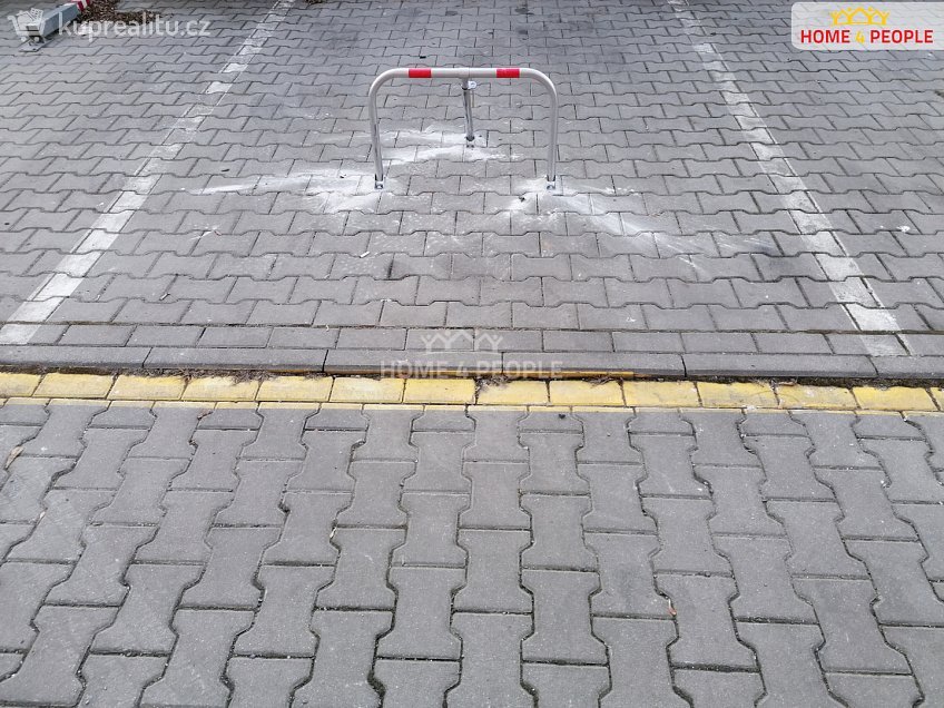 Prodej  garáže 18 m^2 Skloněná, Praha 9 