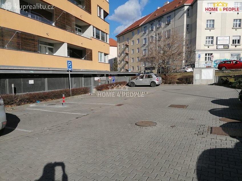 Prodej  garáže 18 m^2 Skloněná, Praha 9 