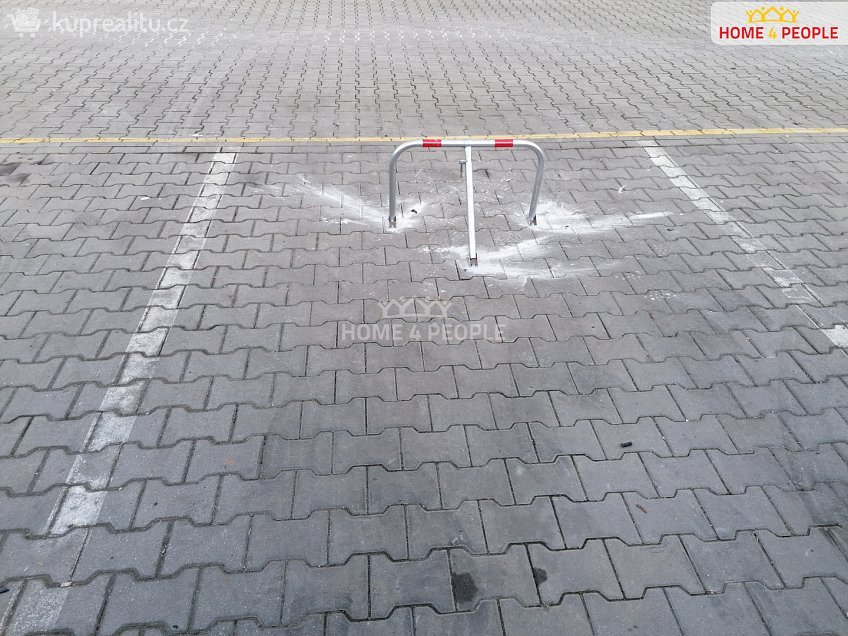 Prodej  garáže 18 m^2 Skloněná, Praha 9 