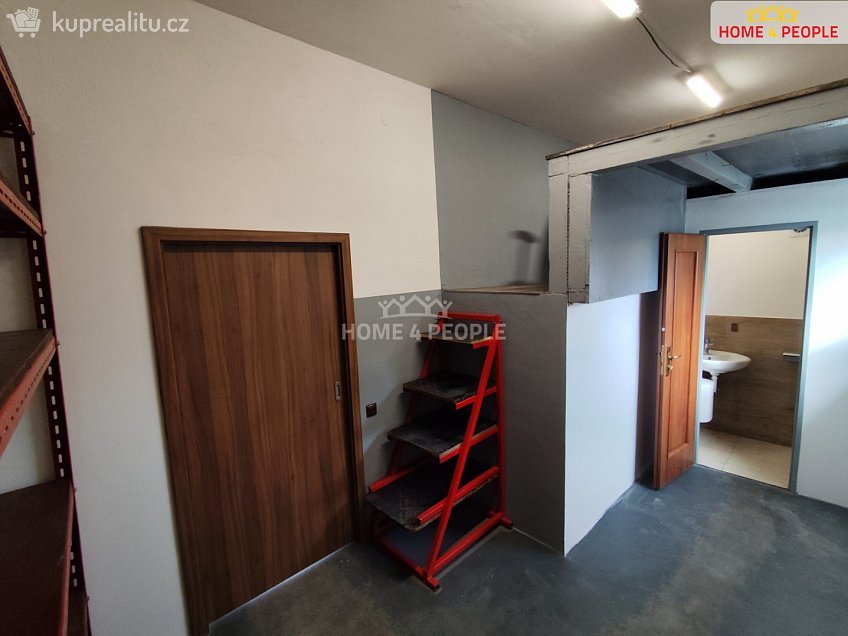 Pronájem  skladu 59 m^2 Vzdálená, Praha-Březiněves 