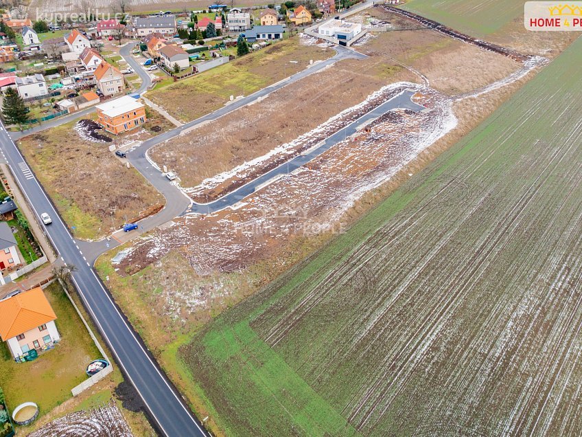 Prodej  stavebního pozemku 1000 m^2 Západní, Veleň 