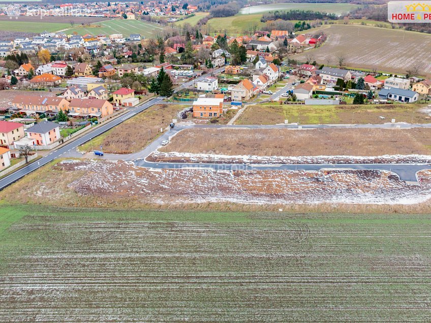 Prodej  stavebního pozemku 1000 m^2 Západní, Veleň 