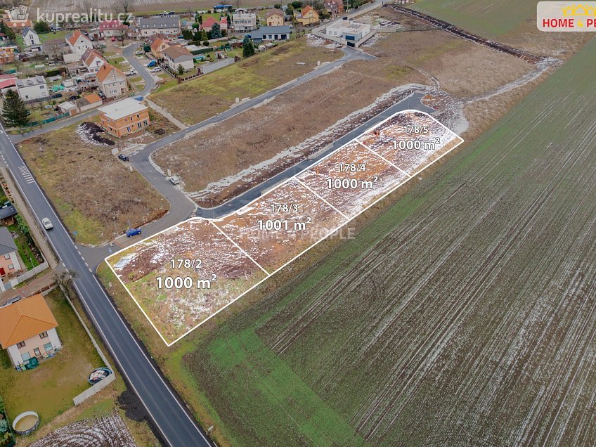 Prodej  stavebního pozemku 1000 m^2 Západní, Veleň 