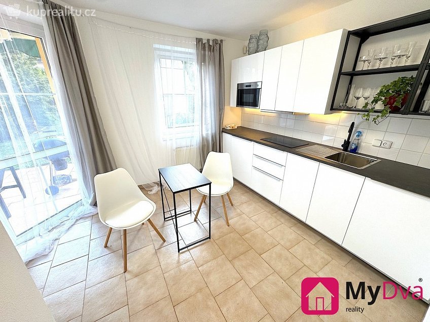 Pronájem  rodinného domu 220 m^2 M. Horákové, Třebíč 