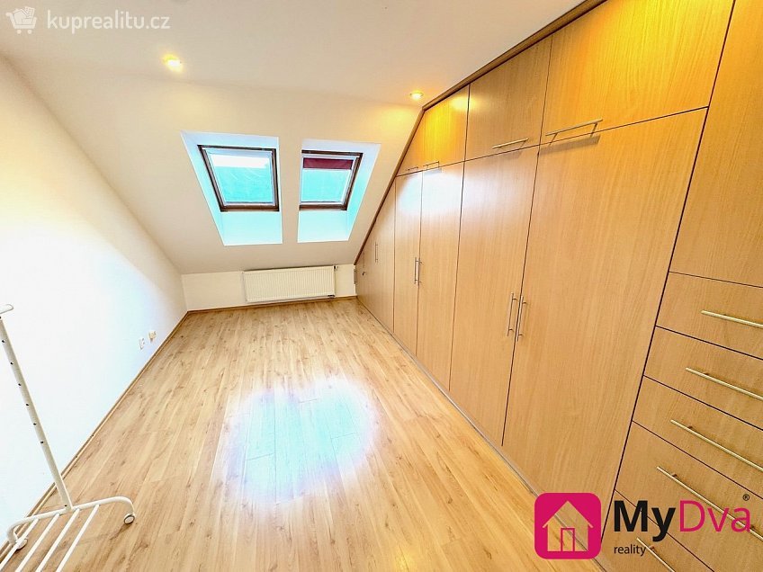 Pronájem  rodinného domu 220 m^2 M. Horákové, Třebíč 