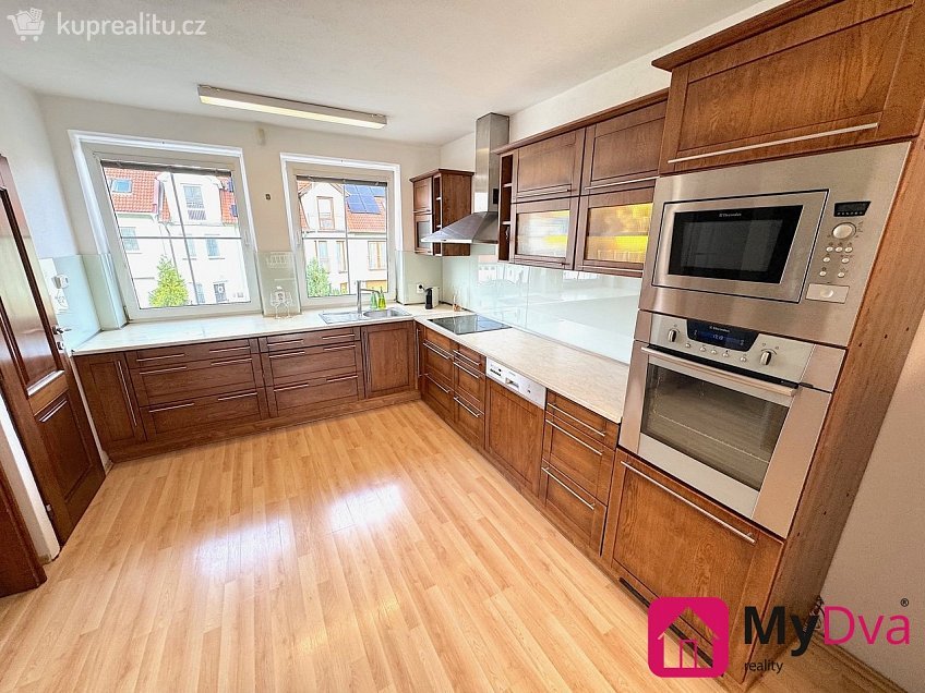 Pronájem  rodinného domu 220 m^2 M. Horákové, Třebíč 