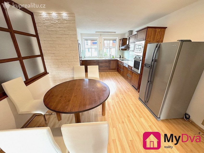 Pronájem  rodinného domu 220 m^2 M. Horákové, Třebíč 