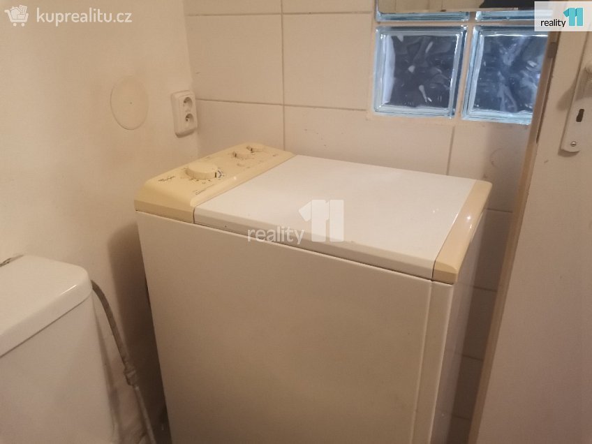 Pronájem bytu 1+kk 20 m^2 Českobrodská, Praha 9 