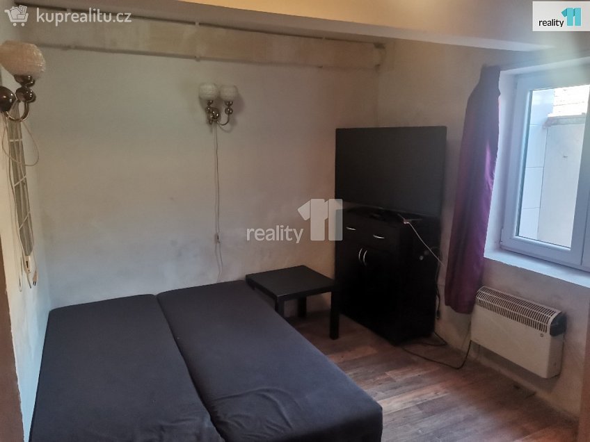 Pronájem bytu 1+kk 20 m^2 Českobrodská, Praha 9 