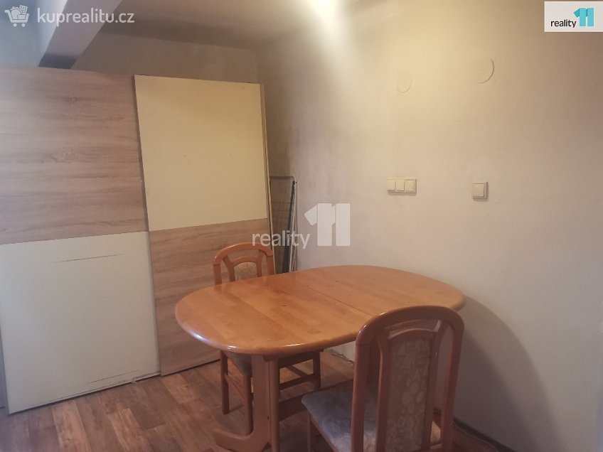 Pronájem bytu 1+kk 20 m^2 Českobrodská, Praha 9 