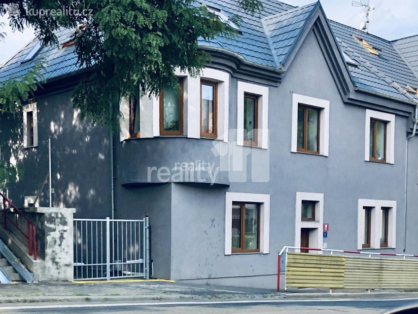 Pronájem bytu 1+kk 20 m^2 Českobrodská, Praha 9 