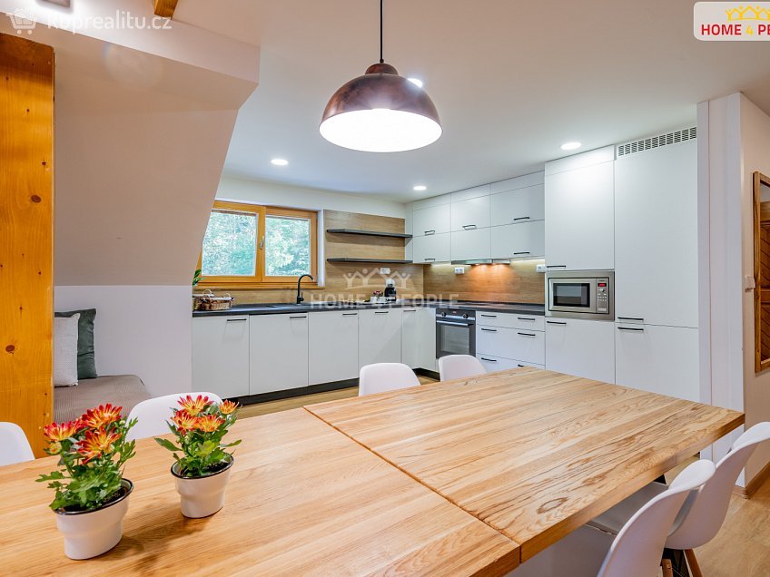 Prodej bytu 4+kk 135 m^2 Velké Karlovice, Velké Karlovice 