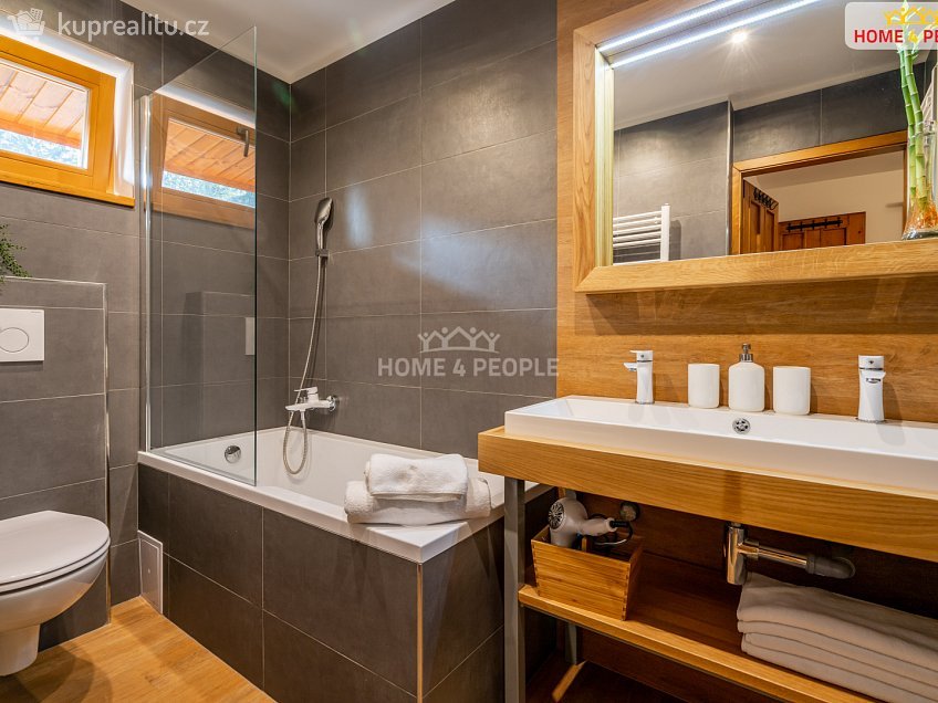 Prodej bytu 4+kk 135 m^2 Velké Karlovice, Velké Karlovice 