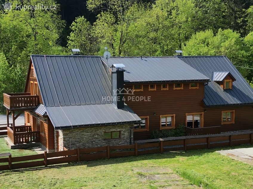 Prodej bytu 4+kk 135 m^2 Velké Karlovice, Velké Karlovice 