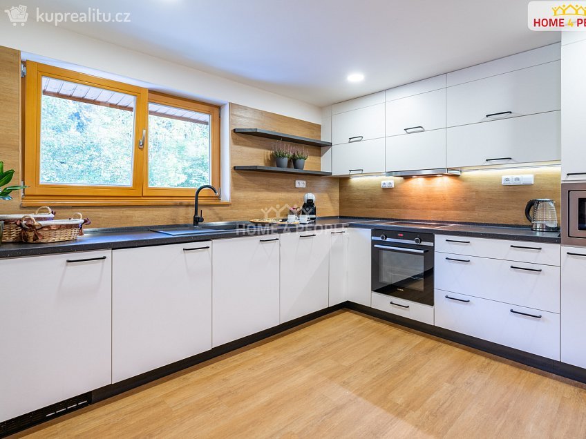 Prodej bytu 4+kk 135 m^2 Velké Karlovice, Velké Karlovice 