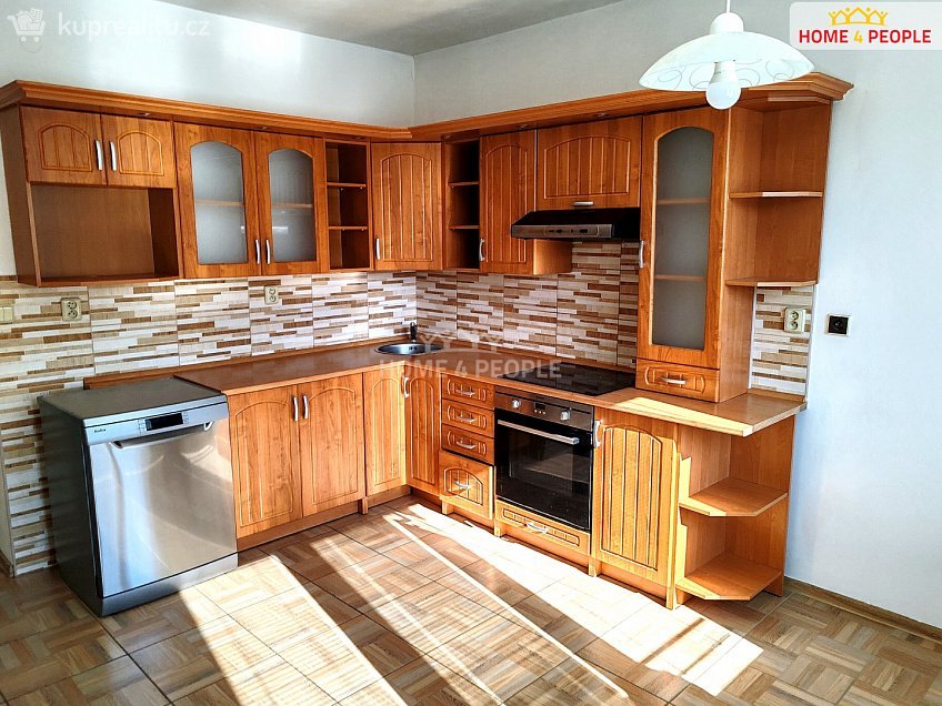 Prodej bytu 3+1 71 m^2 K Cihelně, Přeštice 