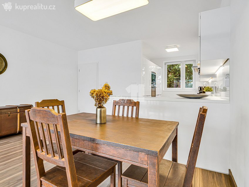 Prodej  rodinného domu 270 m^2 K hájovně, Praha-Libuš 