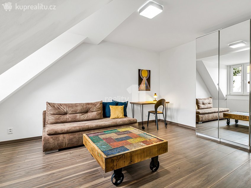 Prodej  rodinného domu 270 m^2 K hájovně, Praha-Libuš 