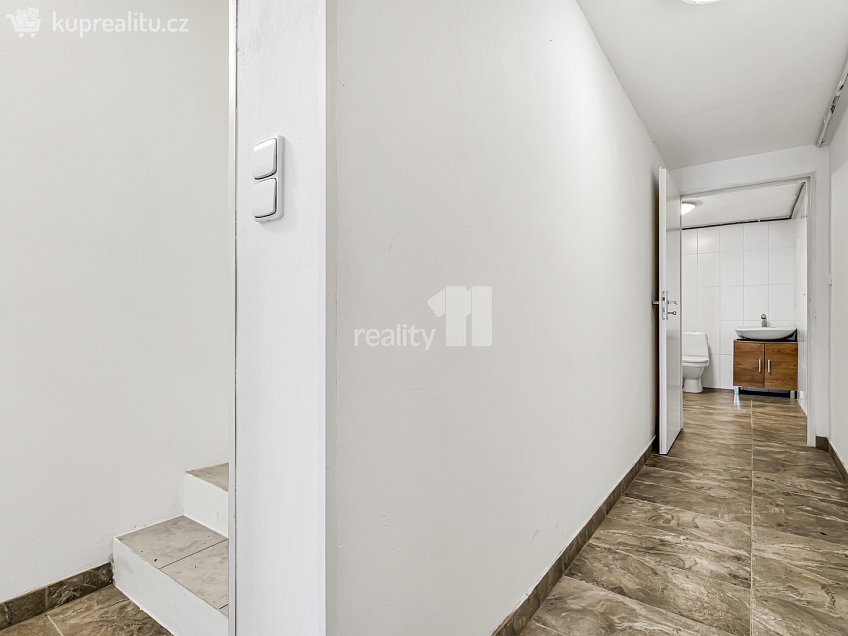 Prodej  rodinného domu 270 m^2 K hájovně, Praha-Libuš 