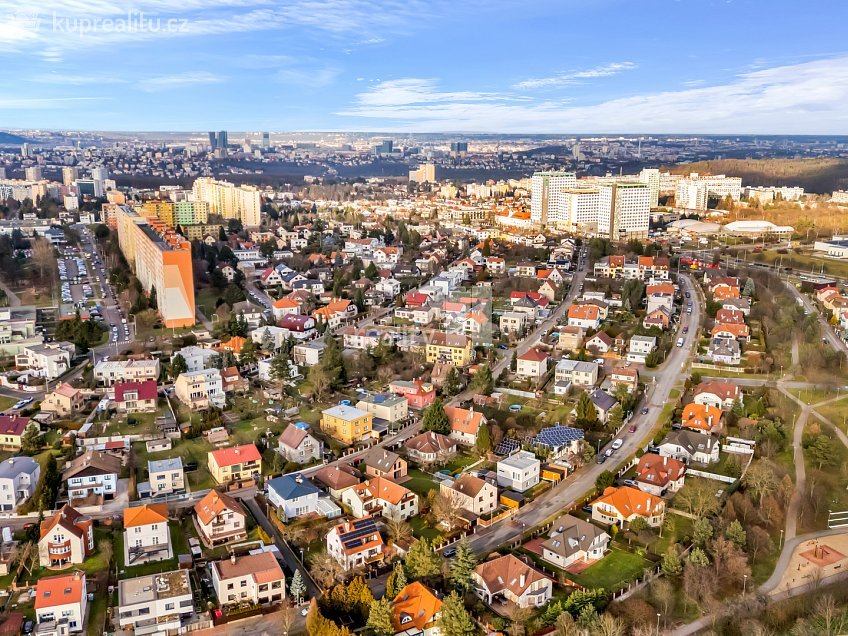 Prodej  rodinného domu 270 m^2 K hájovně, Praha-Libuš 