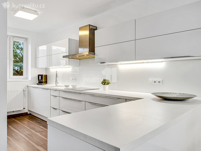 Prodej  rodinného domu 270 m^2 K hájovně, Praha-Libuš 