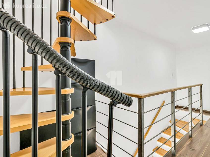 Prodej  rodinného domu 270 m^2 K hájovně, Praha-Libuš 