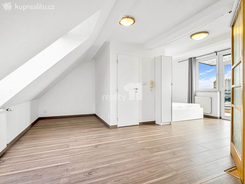 Prodej  rodinného domu 270 m^2 K hájovně, Praha-Libuš 